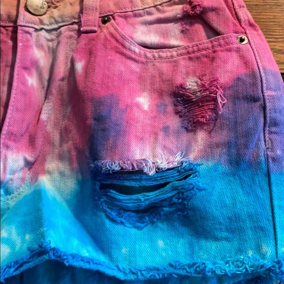 BDG Tie dye cheeky jean shorts - Picture 3 of 5